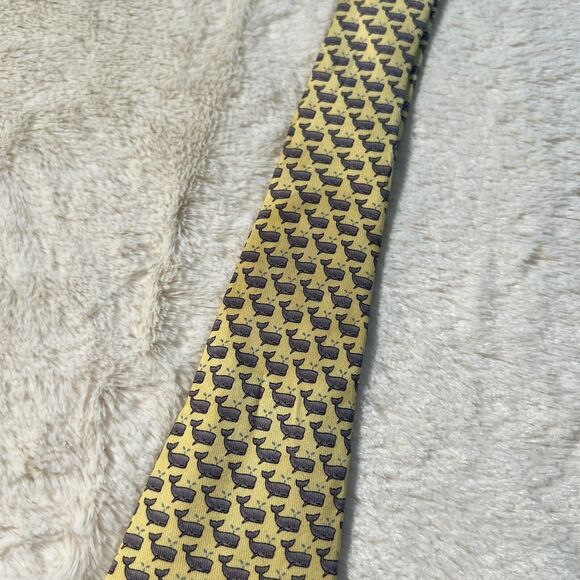 VINEYARD VINES Classic Whale Blue on Yellow Preppy Men's 100% Silk Neck Tie 57" - Picture 4 of 8